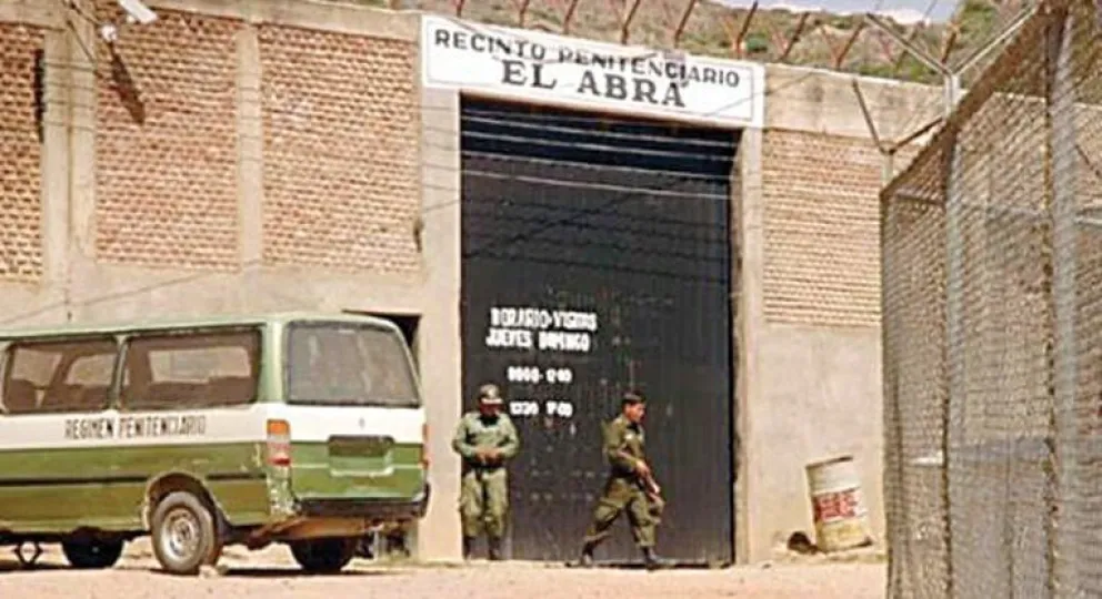 El ingreso a la cárcel de El Abra. Foto: Opinión