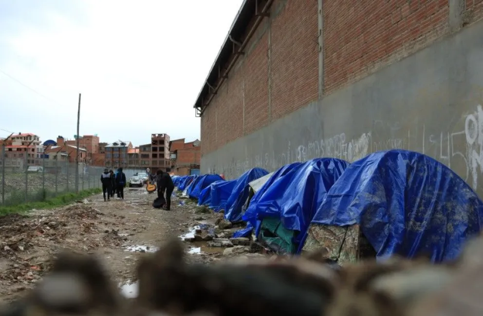 Postulantes al Servicio Militar Obligatorio hacen fila en los alrededores del Regimiento Ingavi IV de Caballería. Foto: APG