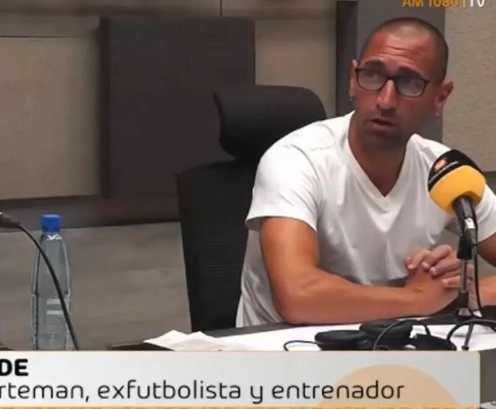 Sergio Orteman en la entrevista a una radio de Asunción, Paraguay. Foto: Monumental AM 880.