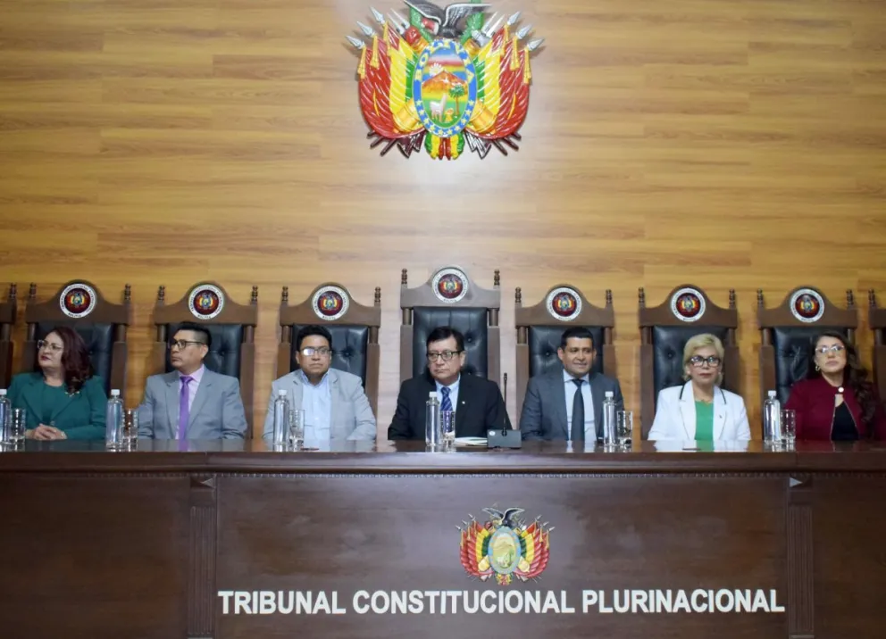 El ministro de Justicia, César Siles, junto al procurador y los magistrados autoprorrogados. Foto: TCP