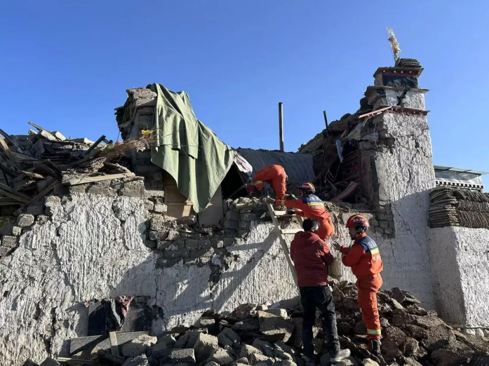 Equipos de rescate trabajan en una zona afectada por el terremoto. Foto: EFE