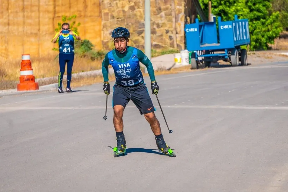 El boliviano durante un entrenamiento con Roller Skiing. Foto: Paolo Vargas.