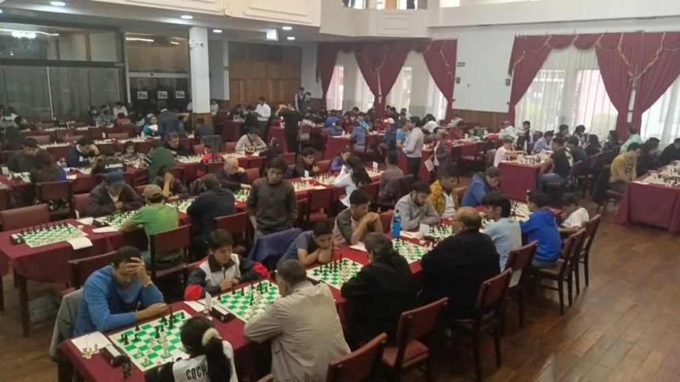 Un torneo anterior de ajedrez en La Paz. Foto: Federación Boliviana de Ajedrez.