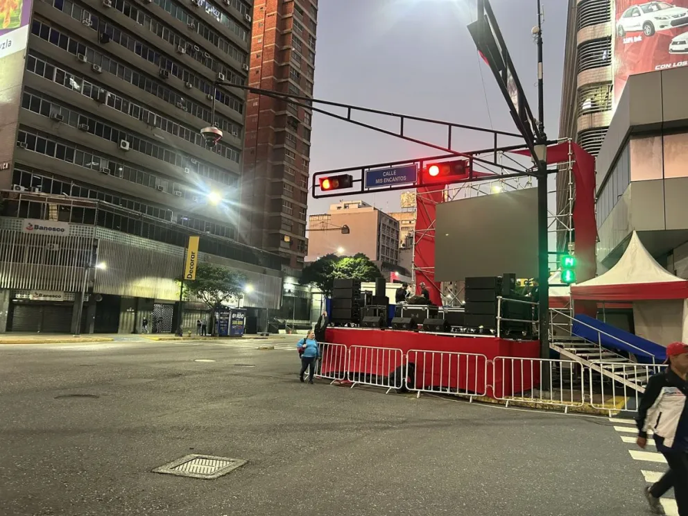 Escenarios del chavismo en uno de los puntos de concentración anunciados por la oposición. Foto: @Adriananunezr