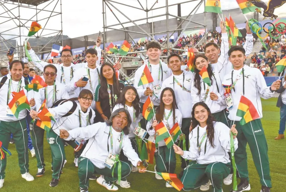 Parte de la delegación boliviana que participó en los Bolivarianos del Bicentenario en Ayacucho, Perú, a fines de 2024. Foto: COB.