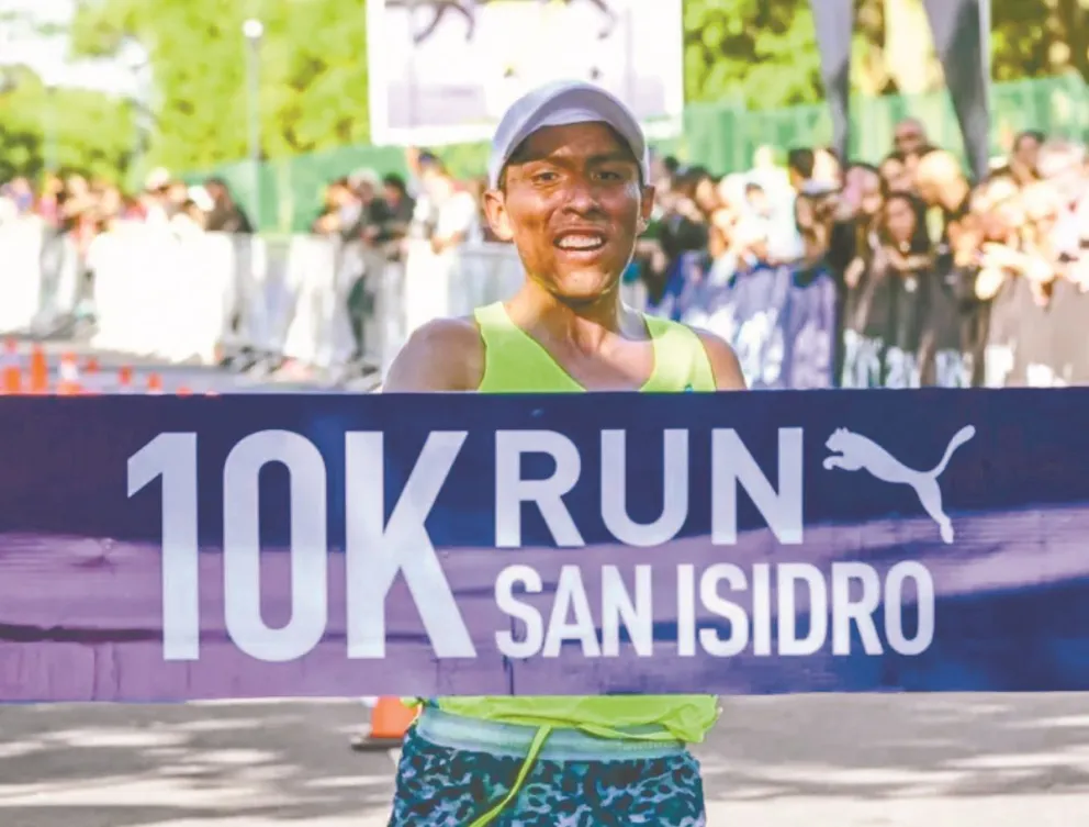 Garibay al momento de ganar la 10k San Isidro, en Argentina. Foto: FAB.