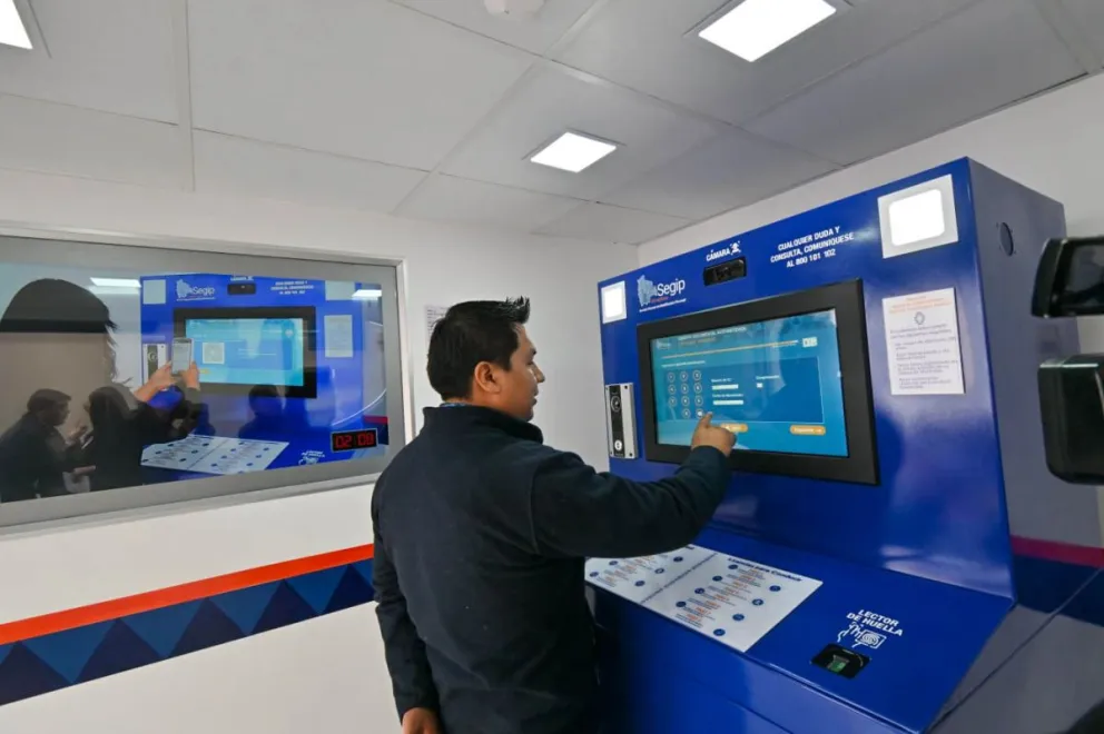 El proceso de obtención del duplicado de la cédula dura tres minutos.   Foto: SEGIP