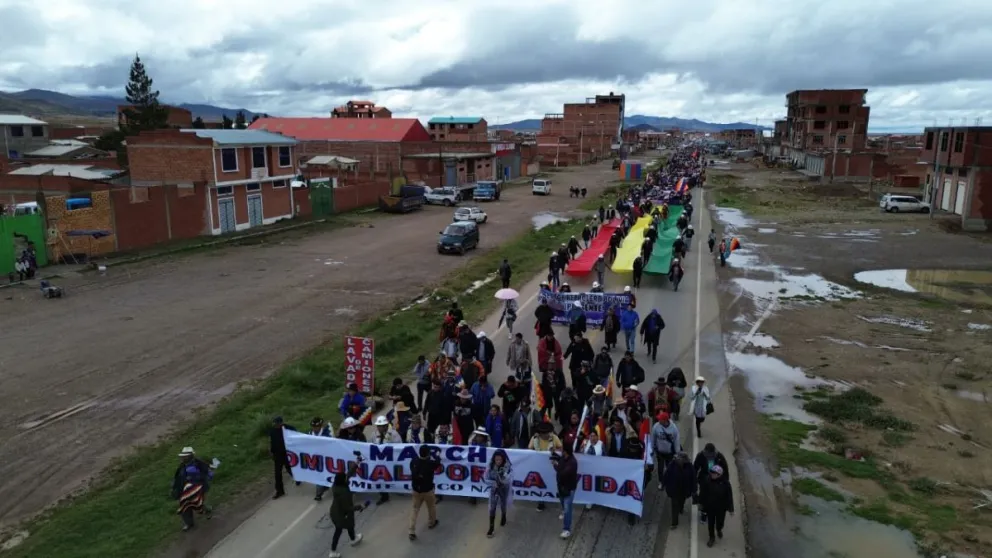 La marcha "evista" en su partida de la localidad de Patacamaya. Foto: APG