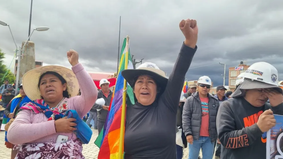 Seguidores de Evo Morales en la Marcha por la vida. Foto: radio Kawsachum Coca.