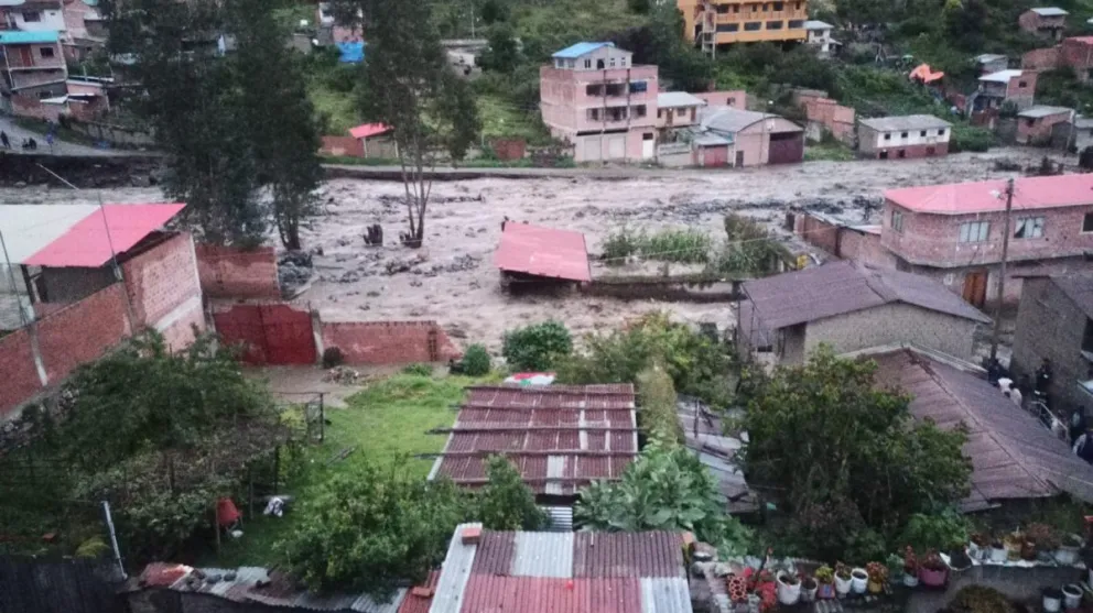 El desborde de dos ríos causó la destrucción de 60 viviendas en el municipio de Quime. Foto: Facebook