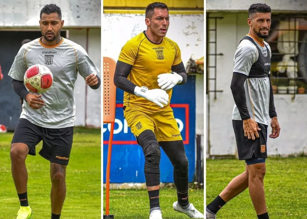 Tres de los cuatro futbolistas que se sumaron a los entrenamientos: Adrián Jusino (izq.), el arquero Alejandro Torres (centro) y Joel Amoroso.