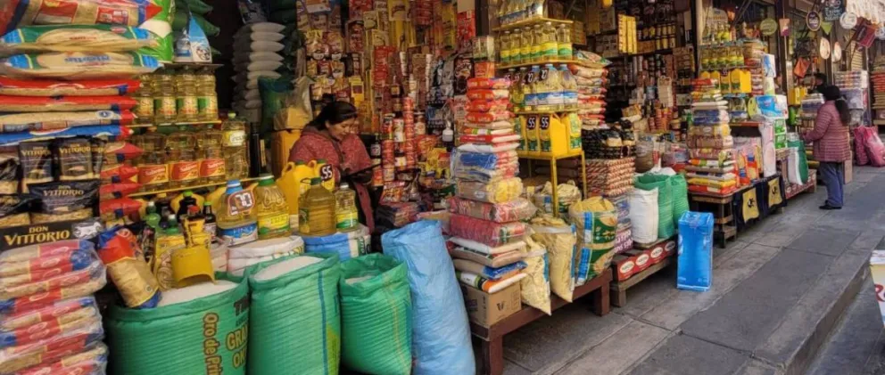 Un puesto de venta de víveres en una zona comercial de La Paz. Foto: Unitel