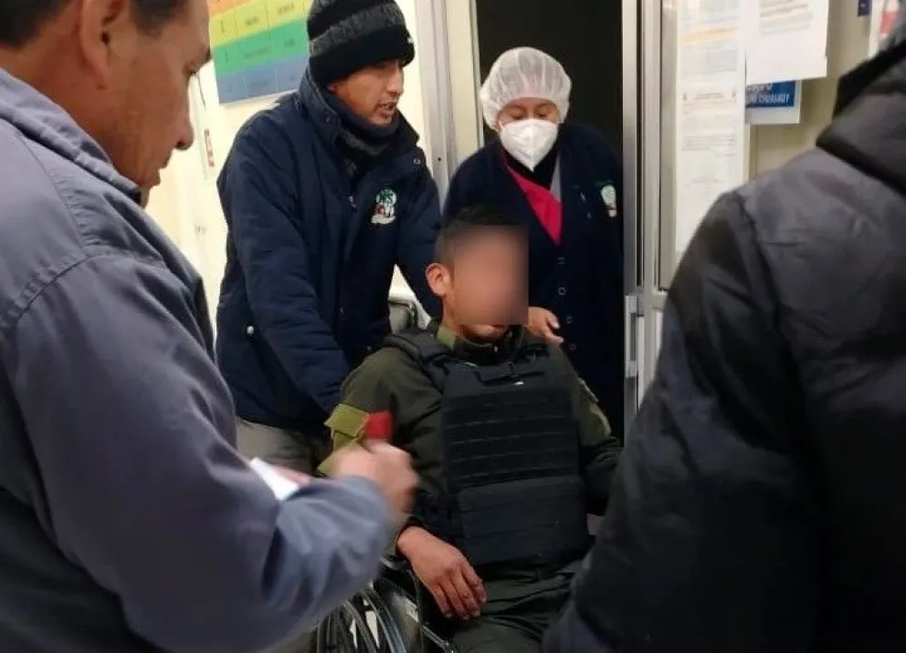 Un policía que resultó herido durante el ataque. Foto: Policía Boliviana