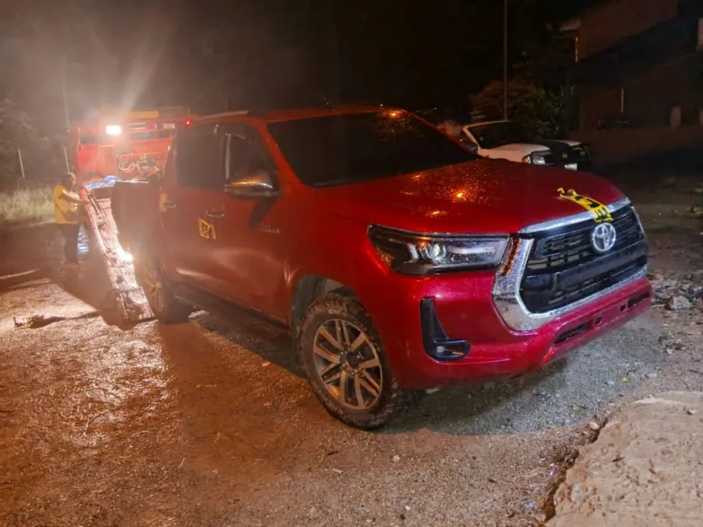 La camioneta en la que un hombre y su hija fueron víctimas de sicarios. Foto: Fiscalía