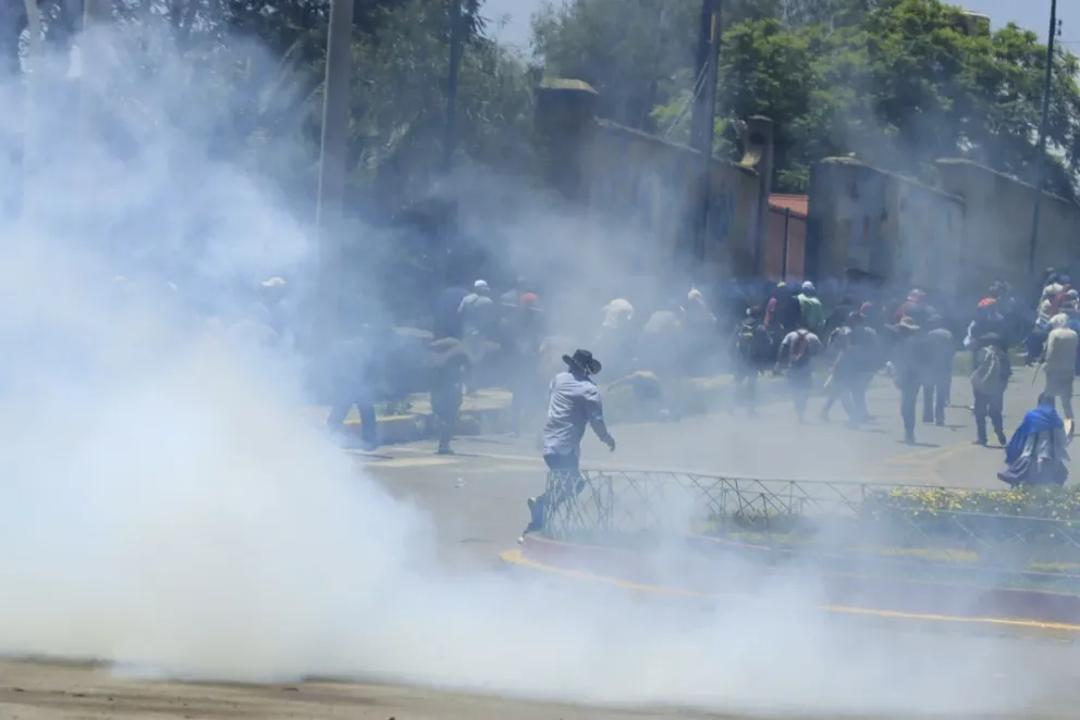 Las protestas y gasificación, este lunes en Cochabamba. Foto: RKC
