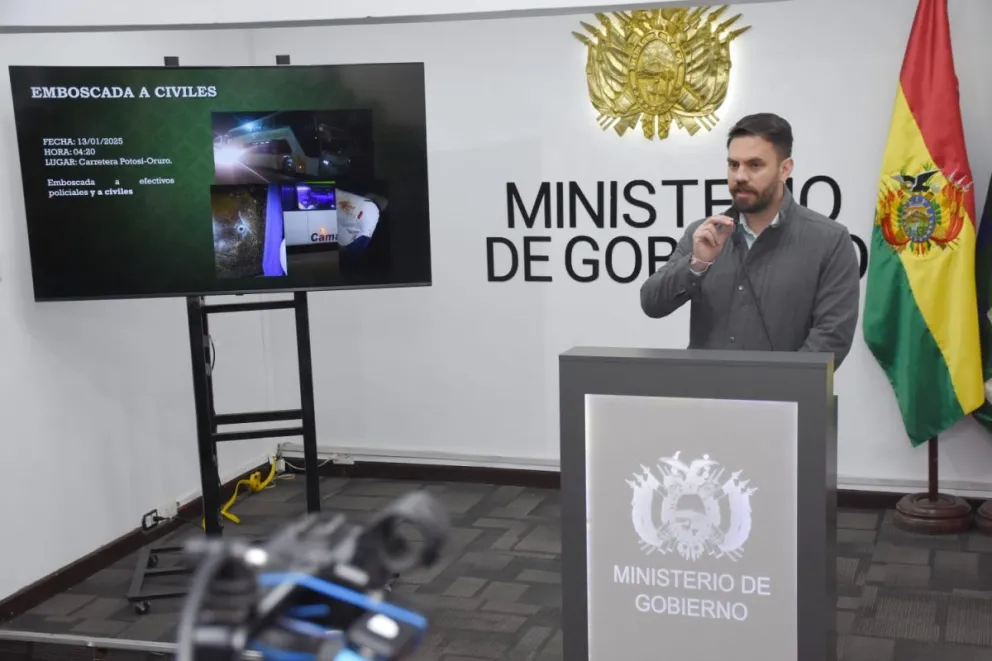 El ministro de Gobierno, Eduardo Del Castillo, durante su informe de este lunes. Foto: APG