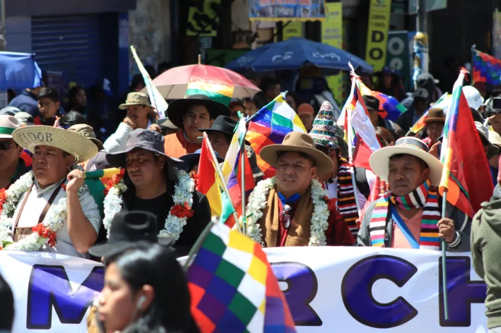 El senador "evista" Leonardo Loza encabezó la columna al ingreso a La Paz. Foto: APG