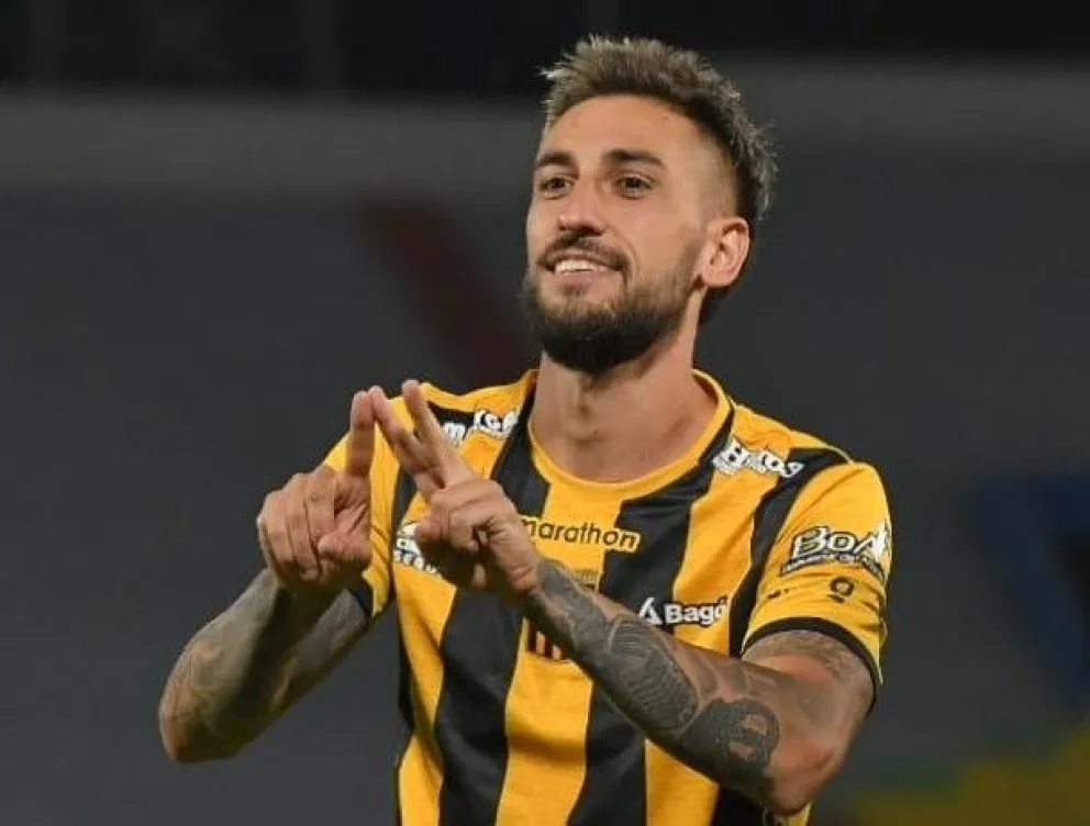 Luciano Ursino festeja uno de los goles que hizo para The Strongest en 2024. Foto: APG