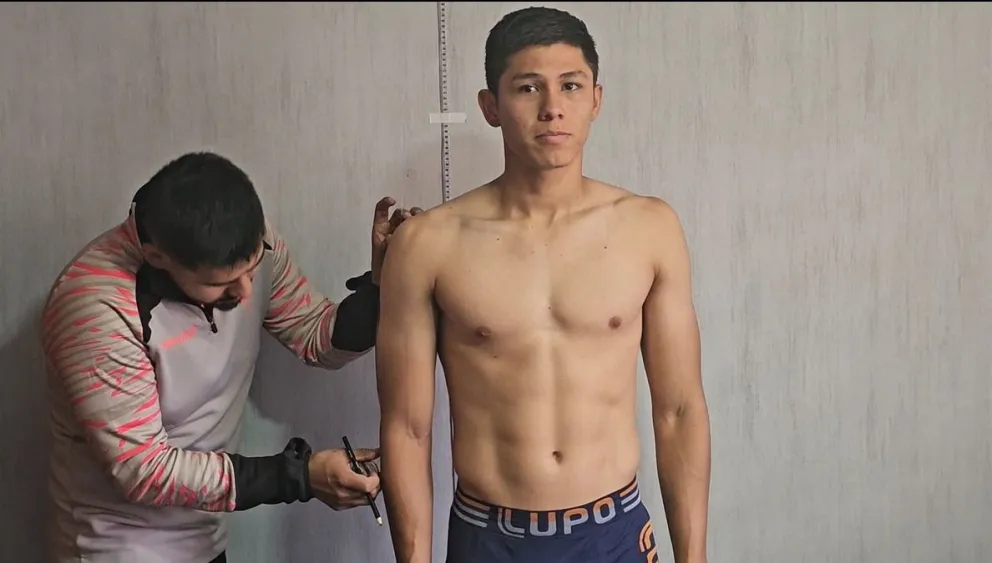 El jugador Javier Uzeda, ex Bolívar, en las revisiones médicas. Foto: Captura de pantalla.