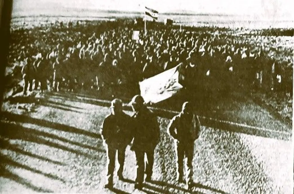 Columna de trabajadores mineros en la Marcha por la Vida, en 1986. Foto: Captura Hemeroteca - Presencia