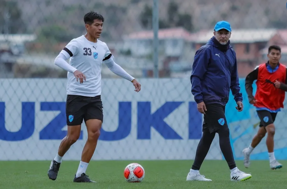 Robatto sigue de cerca una de las prácticas del cuadro académico. Foto: CB