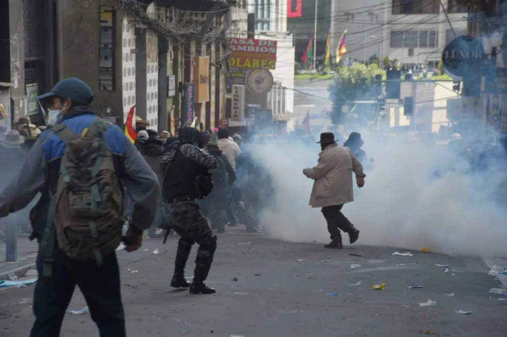 Gasificación en el centro paceño tras llegada de la marcha "evista", ocurrió ayer. Foto: APG