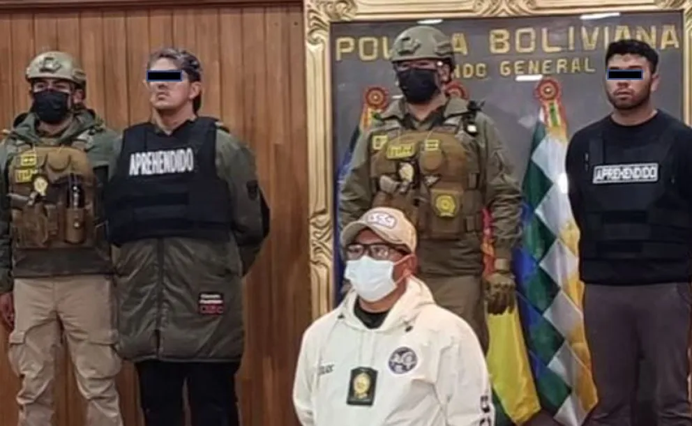 Los dos hombres de nacionalidad argentina que perpetraron el robo agravado en La Paz. Foto: Ministerio de Gobierno