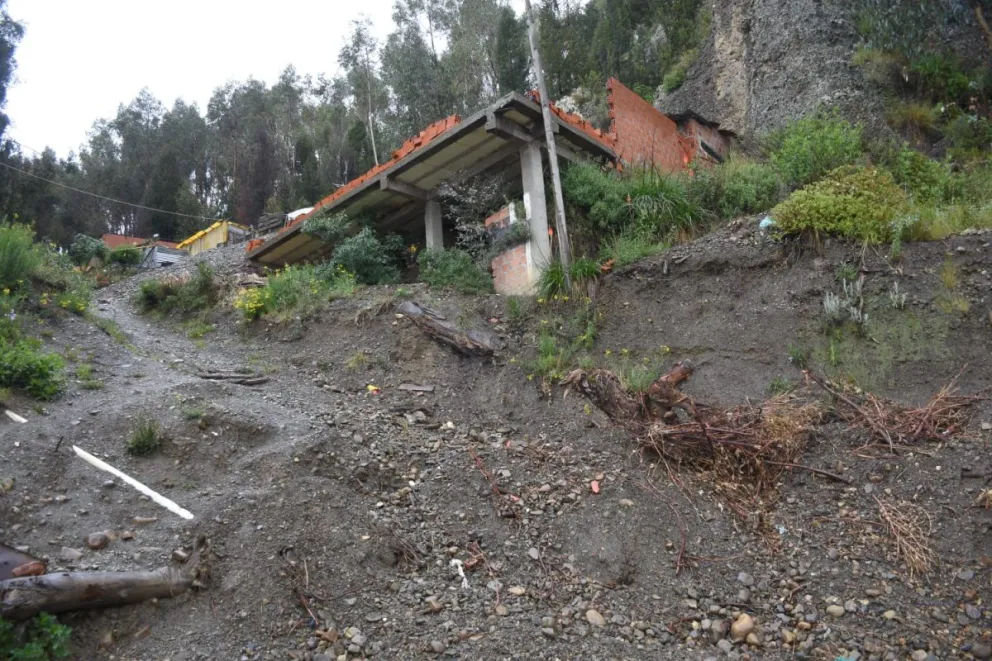 Una construcción afectada por las lluvias en el municipio de Achocalla, en La Paz. Foto: APG