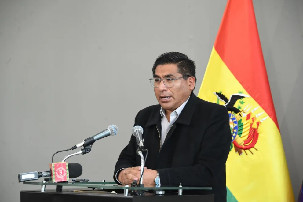 El ministro de Desarrollo Productivo y Economía Plural, Néstor Huanca, en conferencia de prensa. Foto: ABI / Vice Com.