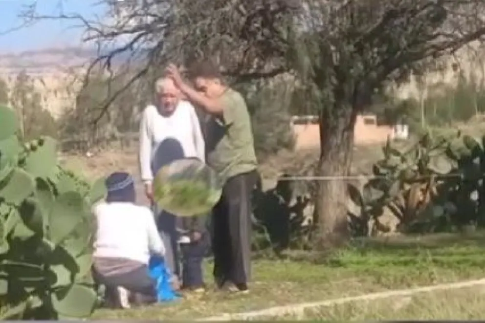 Dos hombres agreden verbalmente a una madre y su hijo en la zona Sur. Foto: Noticias El Defensor Social