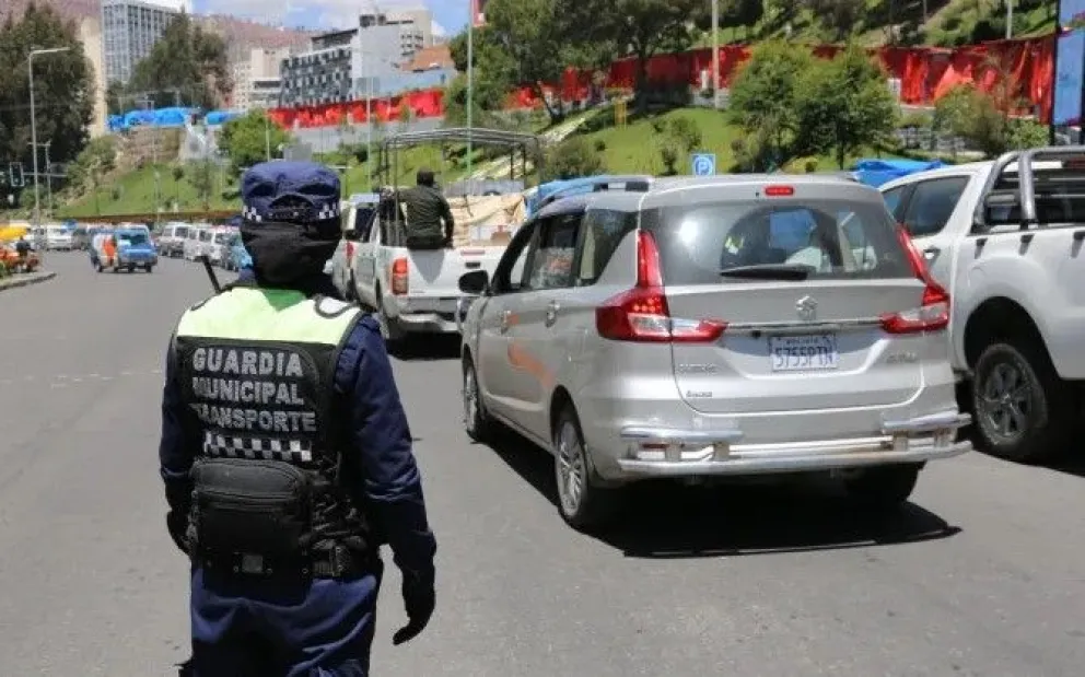 Guardia municipal en inmediaciones del Parque Urbano Central (PUC). Foto: AMUN