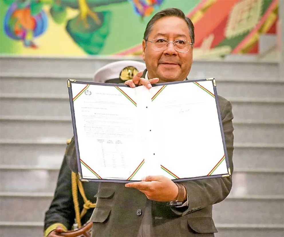 Arce, durante la promulgación de otra norma (imagen referencial). Foto: ABI 