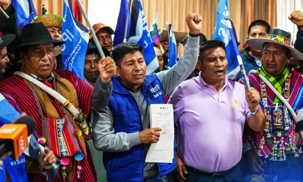 Grover García y otros dirigentes del MAS "arcista". Foto: Facebook del MAS  "arcista" 