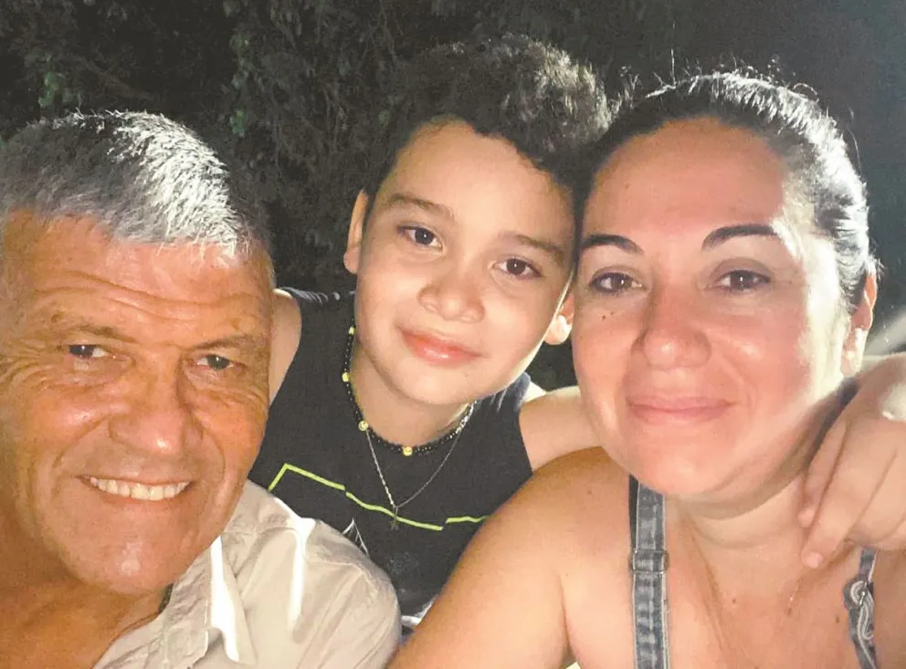Néstor Clausen con su esposa Tatiana Castro y su pequeño hijo Néstor. Foto: Néstor Clausen.