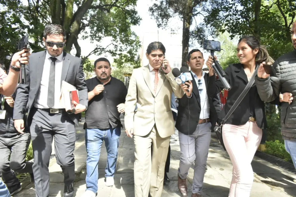 Jorge Pérez, abogado de Morales, este viernes antes de la audiencia en Tarija. Foto: APG