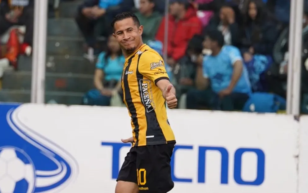Michael Ortega festeja el gol que le hizo a Bolívar en el clásico del 8 de diciembre. Foto: APG