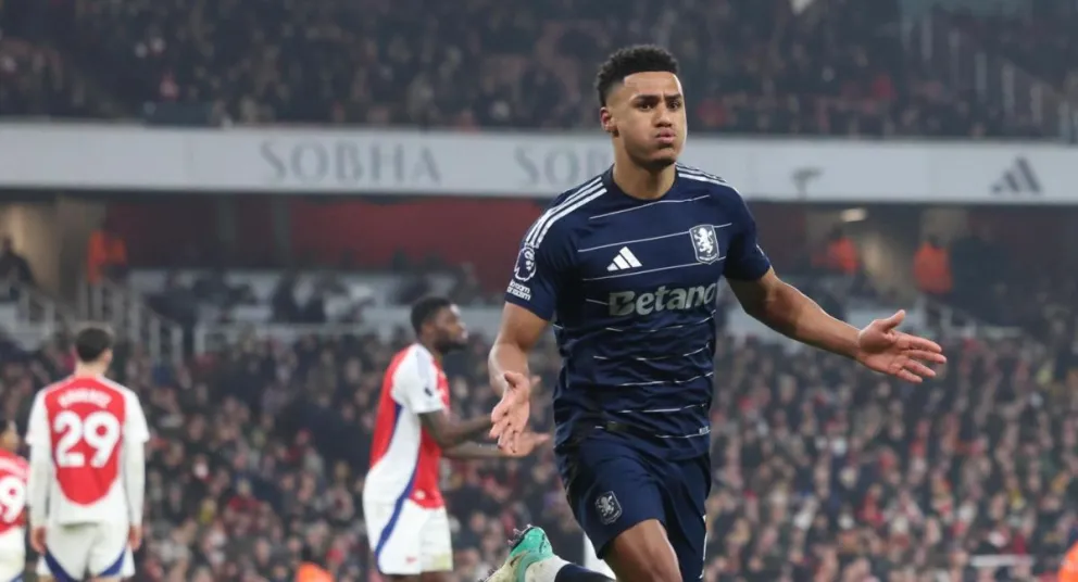 Ollie Watkins, del Aston Villa, celebra el segundo gol de su equipo contra Arsenal. Foto: EFE