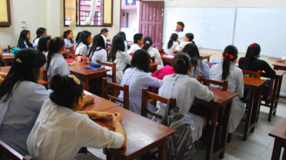 Estudiantes pasan clases en Santa Cruz Foto: SCE