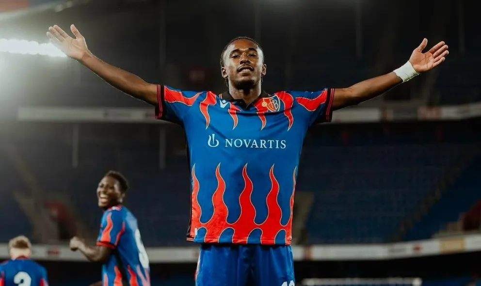 Cobel Sow García celebra un gol para el equipo Sub.21 de Basilea. 