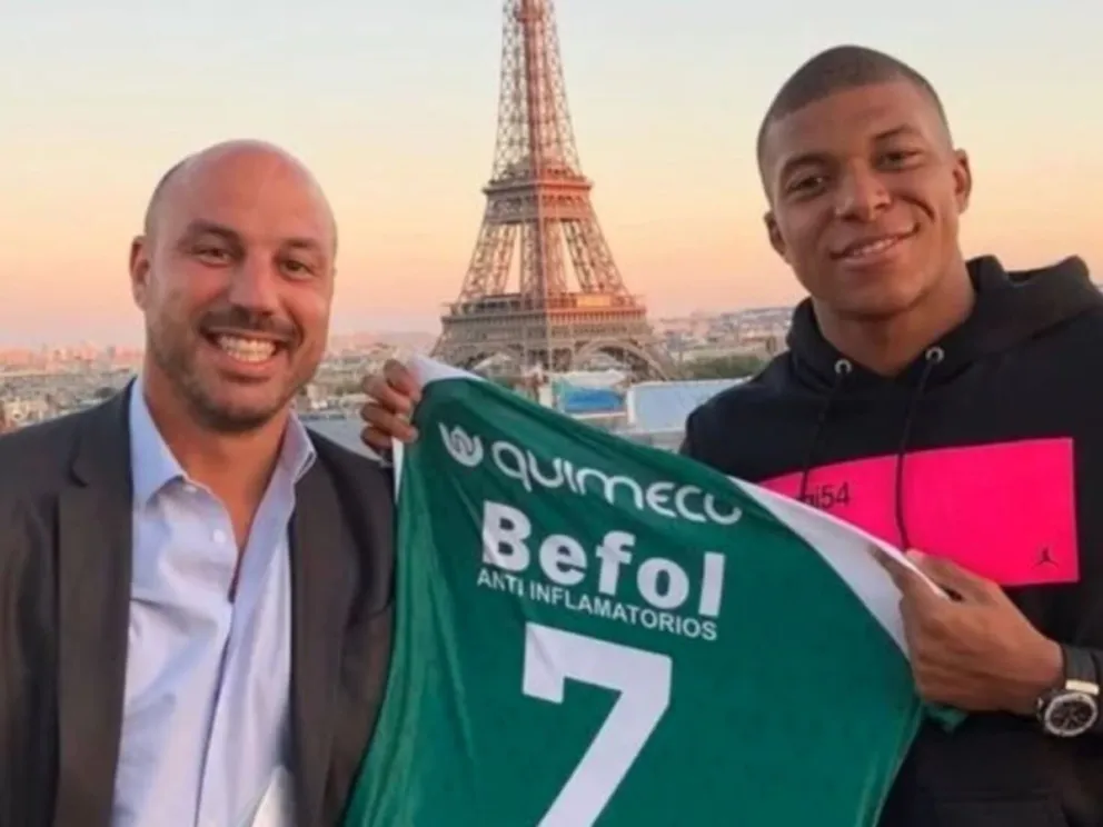 Ferrer junto a Mbappé, el agente FIFA es el empresario de Sow. Foto: AS