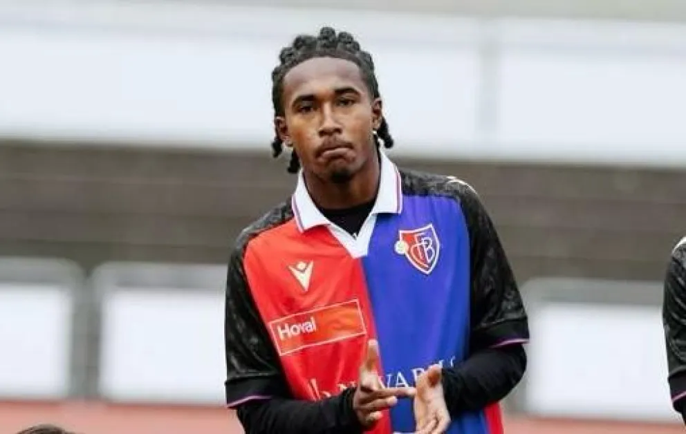Cobel Sow García con la camiseta del Basilea Sub-21. Foto: Basilea FC.