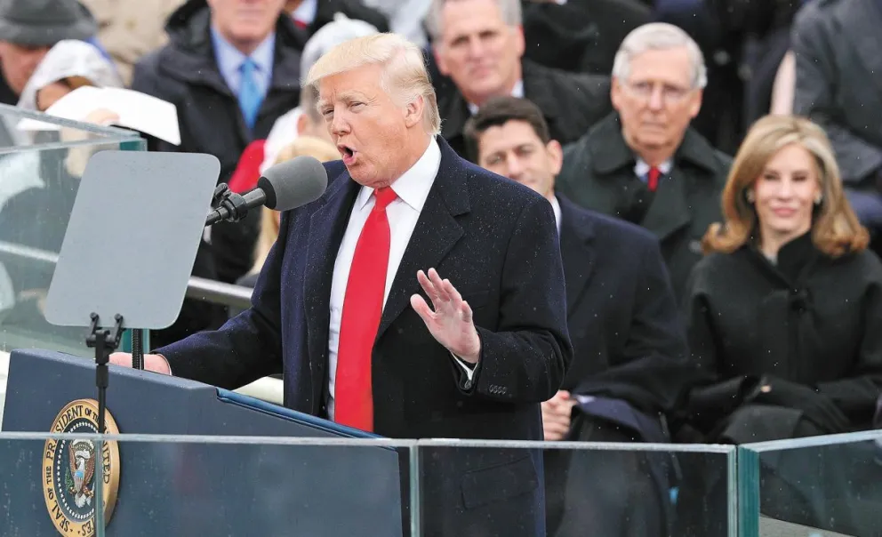 Donald Trump en su discurso, tras su primer juramento. Foto: EFE 