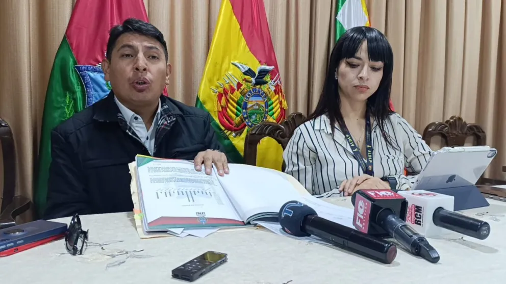 Los asambleístas departamentales Israel Alanoca y Andrea Echeverría. Foto: Somos Pueblo