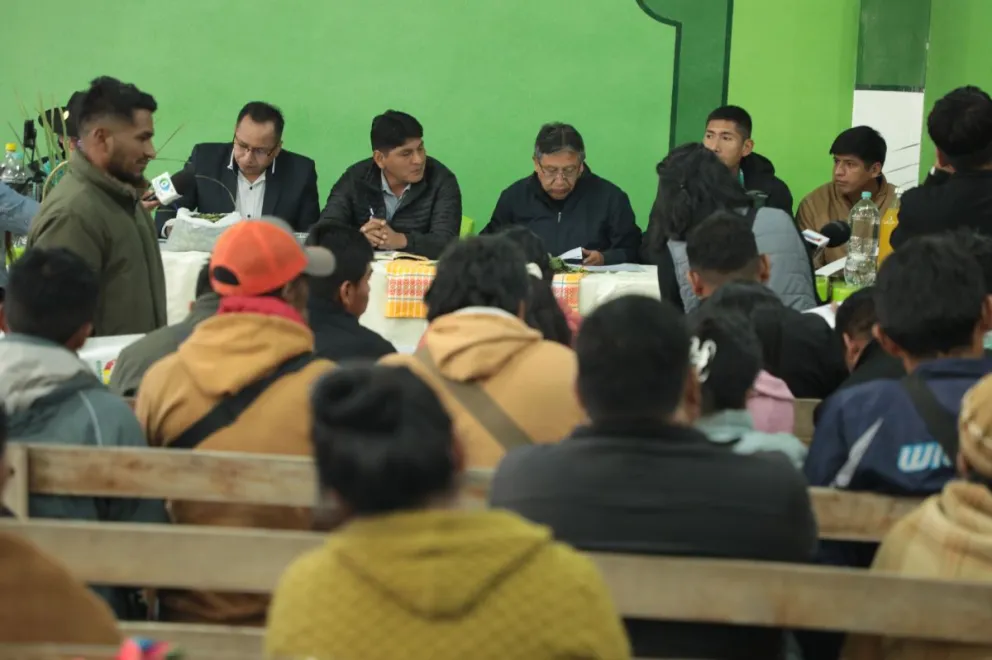 El vicepresidente David Choquehuanca con los representantes de Adepcoca. Foto: Vicepresidencia del Estado