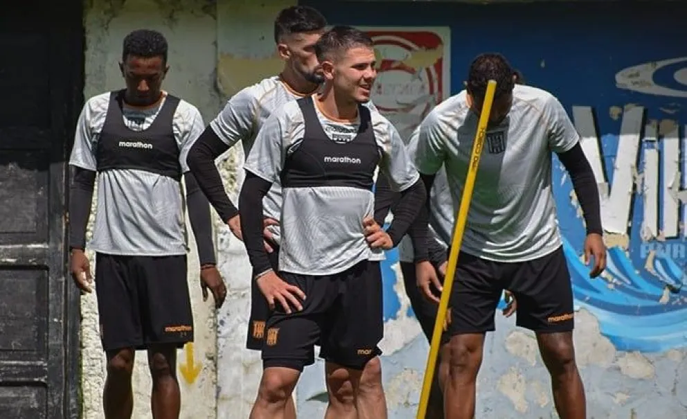 Sebastián Guerrero en un entrenamiento de los atigrados en Achumani. Foto: club The Strongest