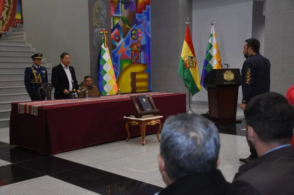 Álvaro Ruíz jura como Ministro de Medio Ambiente y Agua. Foto: APG