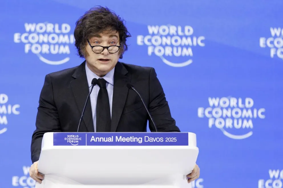 Milei en Davos, junto a algunos simpatizantes. Foto: EFE