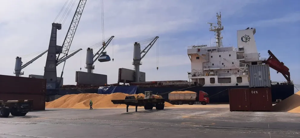 Operaciones en el puerto. Foto: Puerto Arica