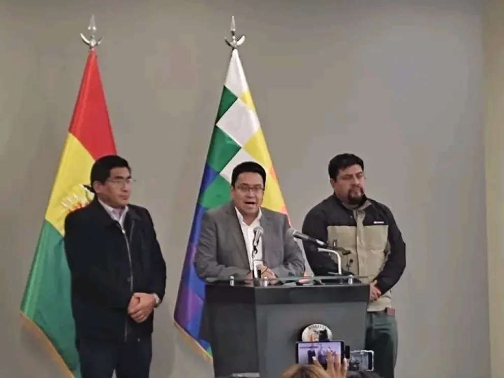 Tres ministros de Estado brindan conferencia de prensa. Foto: Central de Cooperativas Mineras