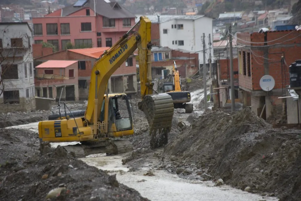 Maquinaria trabaja en Bajo Llojeta. Foto: APG